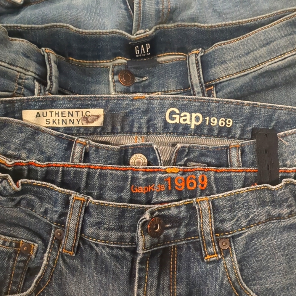Lot gap kids jeans 4 pair (one is 30x30, rest are 18 youth)